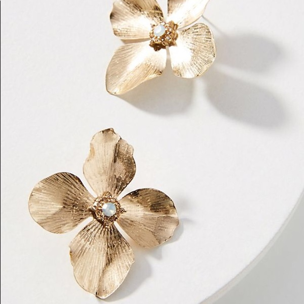 NWT Anthropologie🔅 Gold Flower Stud Earrings
